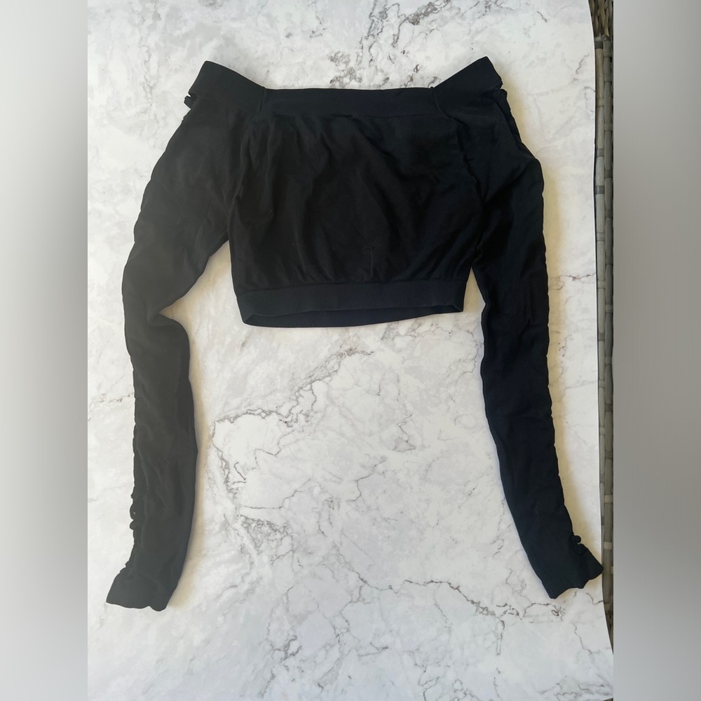 IDEA long sleeve with cut outs dance crop top